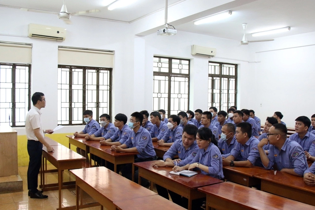 Trainees attend a driving class for Metro Line 1 on May, 2022. Photo by VnExpress/Ha Giang