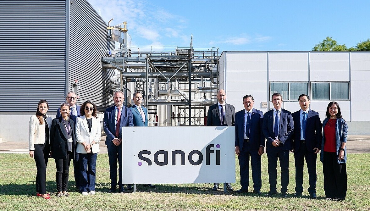 Representatives of Vietnams Ministry of Health, VNVC, and Sanofi visit Sanofis manufacturing facility in Neuville-sur-Saône, France. Photo courtesy of VNVC