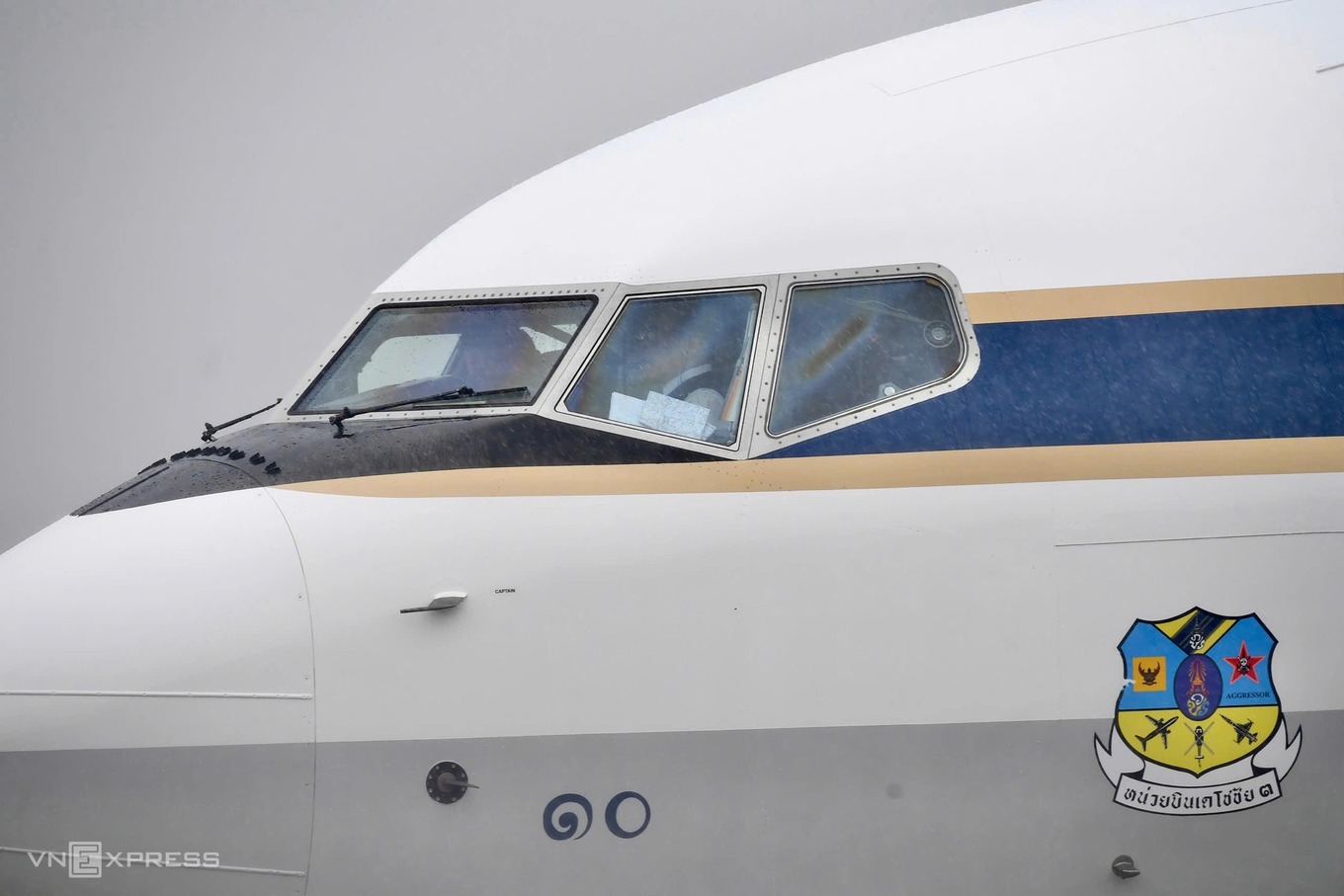 The Thai King at the controls of his plane at Noi Bai Airport, Hanoi, on Sept. 14, 2026. Photo by Giang Huy
