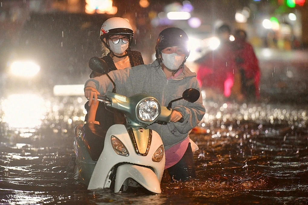 Ho Chi Minh City heavy rain, southern Vietnam weather, Vietnam rainfall forecast, Ho Chi Minh City weather, heavy rain warning, Vietnam monsoon, flooding risk Vietnam. Photo by VnExpress/Thanh Tung