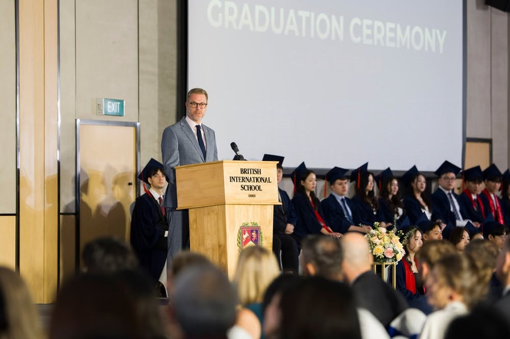 British Deputy Ambassador to Vietnam Alex Strugnell speaks at BIS Hanois graduation ceremony. Photo courtesy of BIS Hanoi