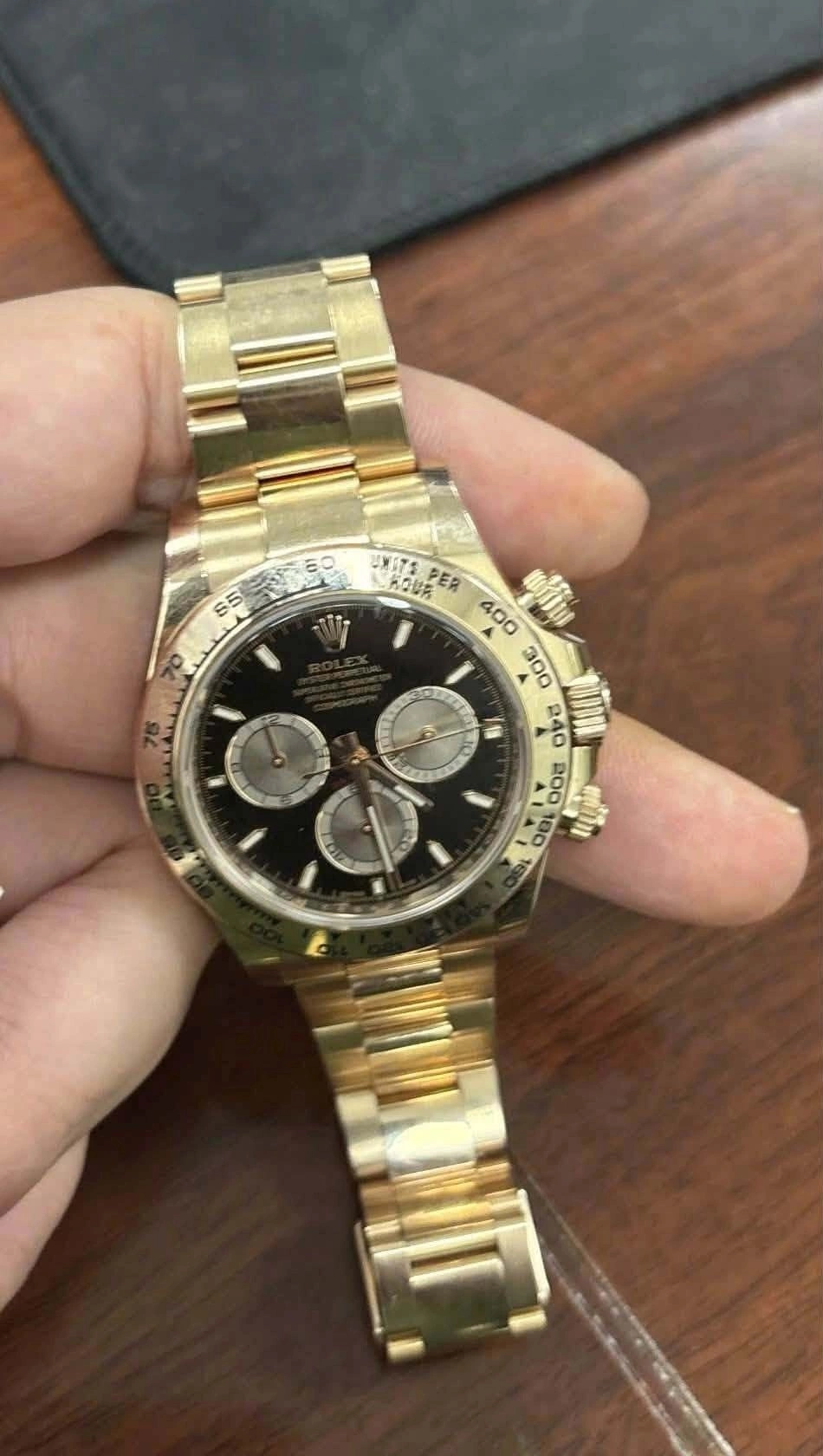 A Chinese passenger left this Rolex, which he valued at more than VND1.6 billion ($61,500), in the security screening area of Da Nang International Airport. Photo courtesy of the Border Gate Police at Da Nang International Airport