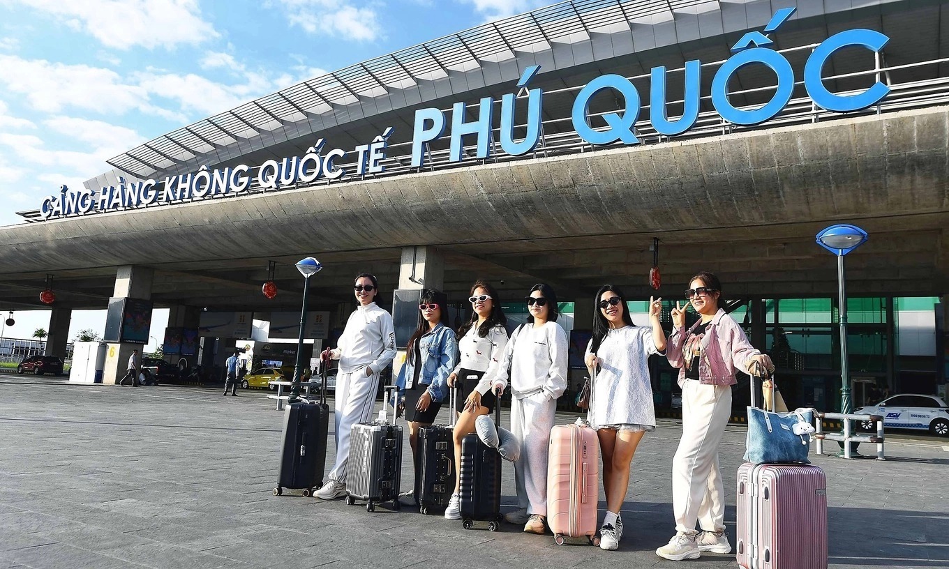Passengers pose in front of Phu Quoc Airport in southern Vietnam during Tet, February 2026. Photo by SG