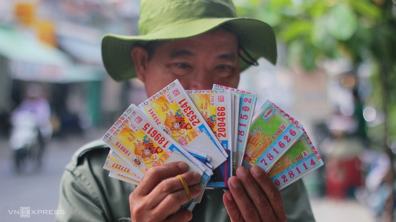 A street vendor sells lottery tickets in Ho Chi Minh City. Photo by VnExpress/Phuong Dong