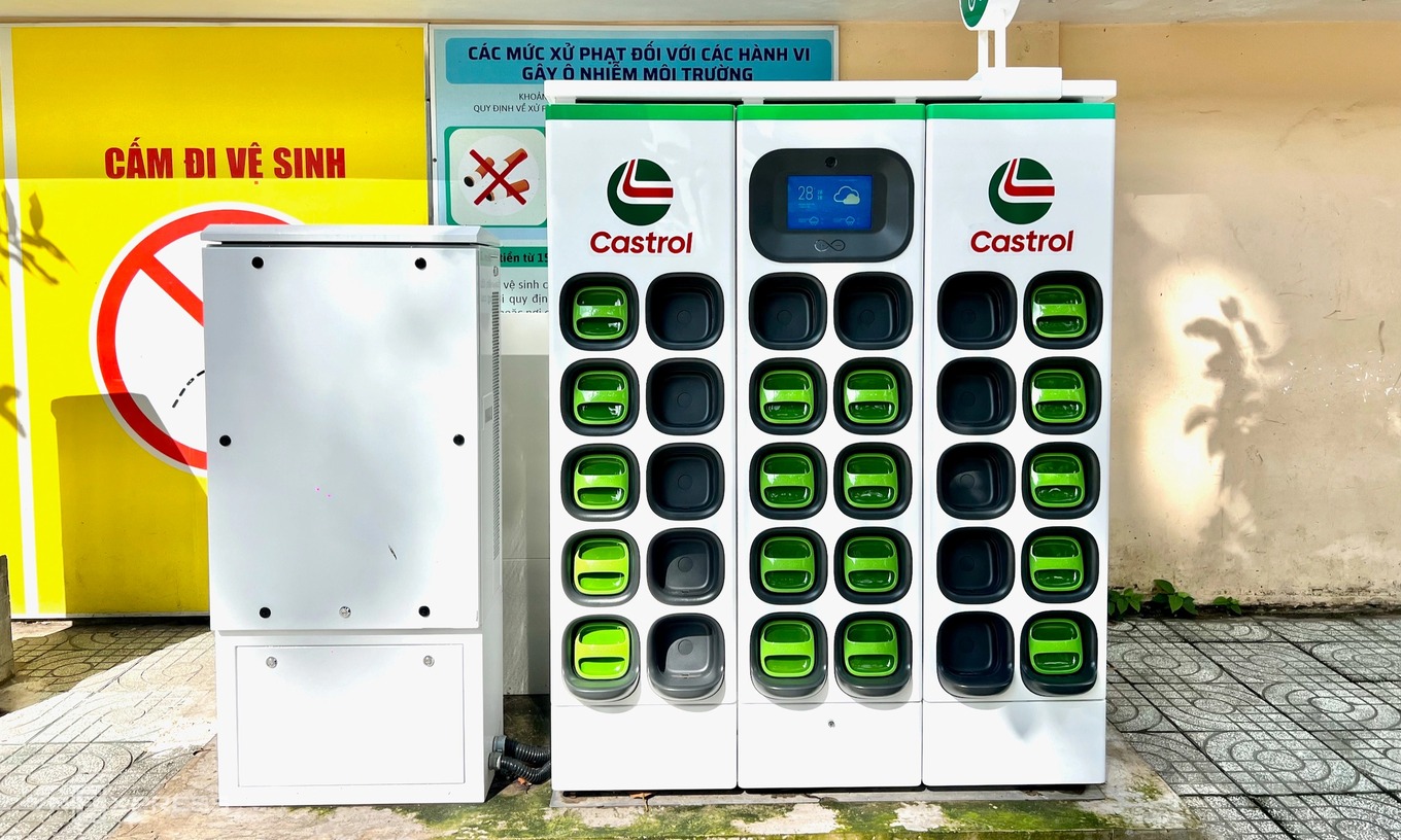 A Gogoro GoStation battery-swap cabinet in Dien Hong Ward, Ho Chi Minh City. Photo by Ho Tan
