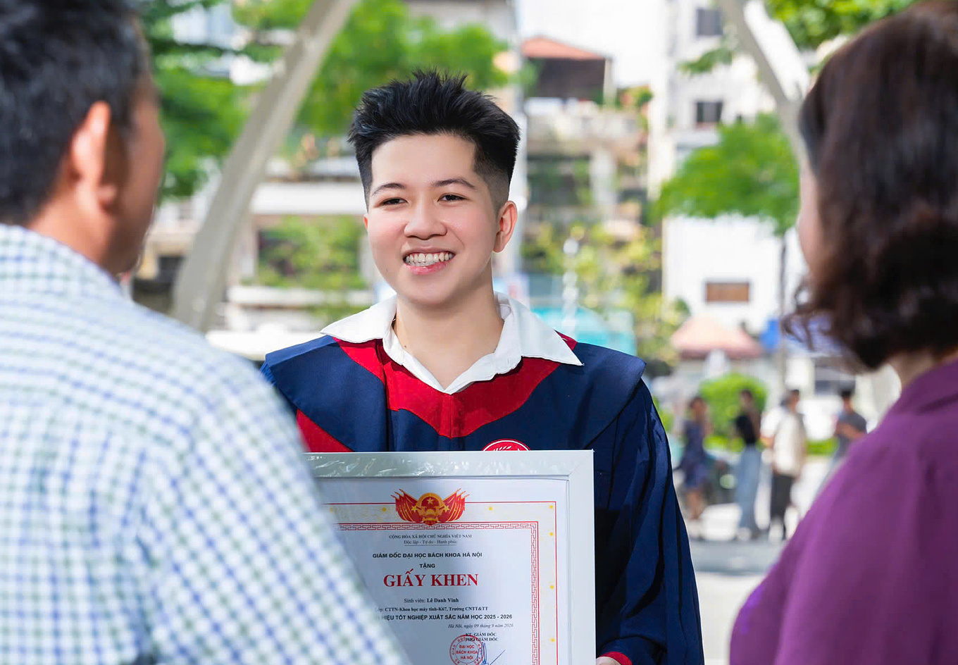 Le Danh Vinh with his parents on his graduation day. Photo courtesy of Vinh