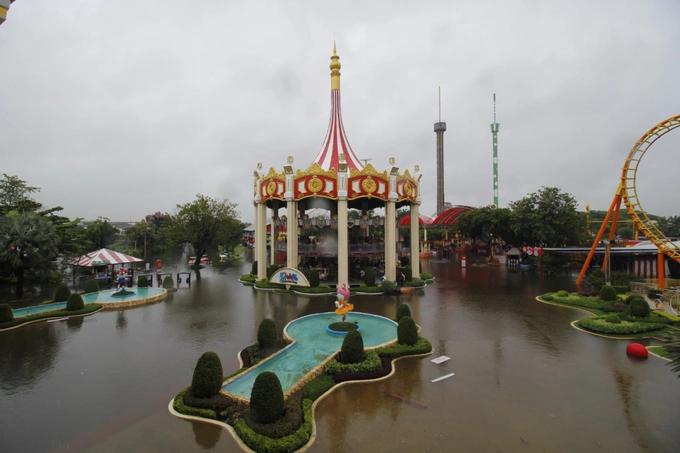 Flooding at 118-acre Siam Amazing Park, formerly known as Suansiam, in Khan Na Yao district in Bangkok. Photo courtesy of Siam Amazing Park
