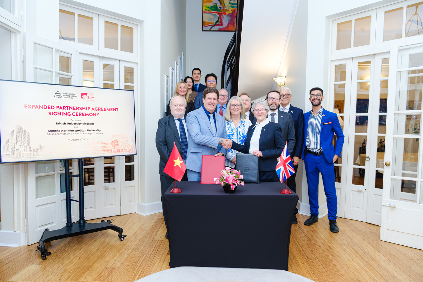Representatives of BUV and Manchester Metropolitan University officially sign an agreement to strengthen and expand their partnership. Photo courtesy of BUV