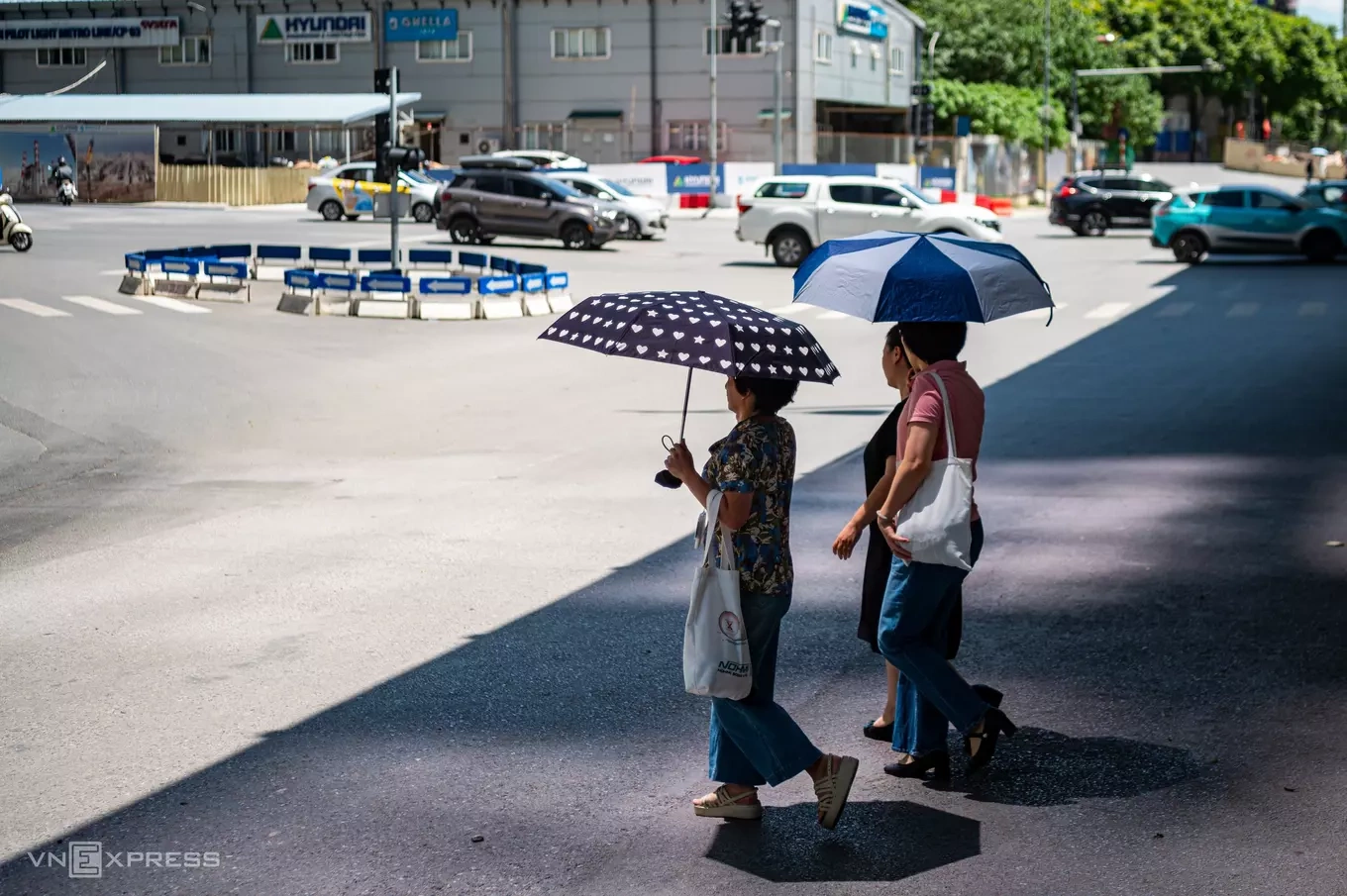 Hot weather in Hanoi in June 2026. Photo by The Bang