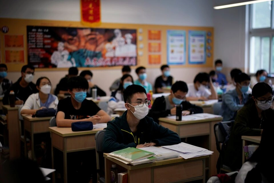 Students wearing face masks inside a classroom at a high school following the coronavirus disease outbreak, in Shanghai, China May 7, 2020.