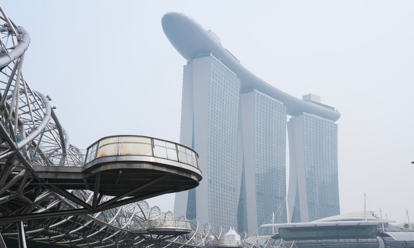 Thick haze obscures Marina Bay Sands in Singapore, Oct. 9, 2026. Photo by AP