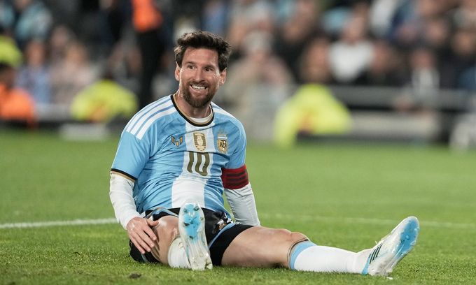 Messi sets career-high earnings, still less than half of Ronaldo's