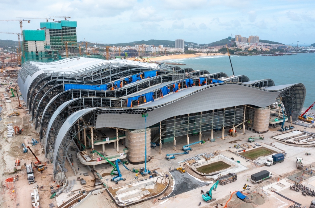 The convention center is nearing completion, with finishing work underway inside and outside the building, Oct. 25, 2026. Photo by VnExpress/Phuong Linh