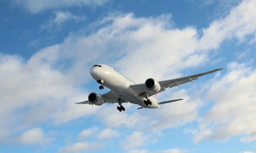 Which Southeast Asian country operates world's longest direct flight?