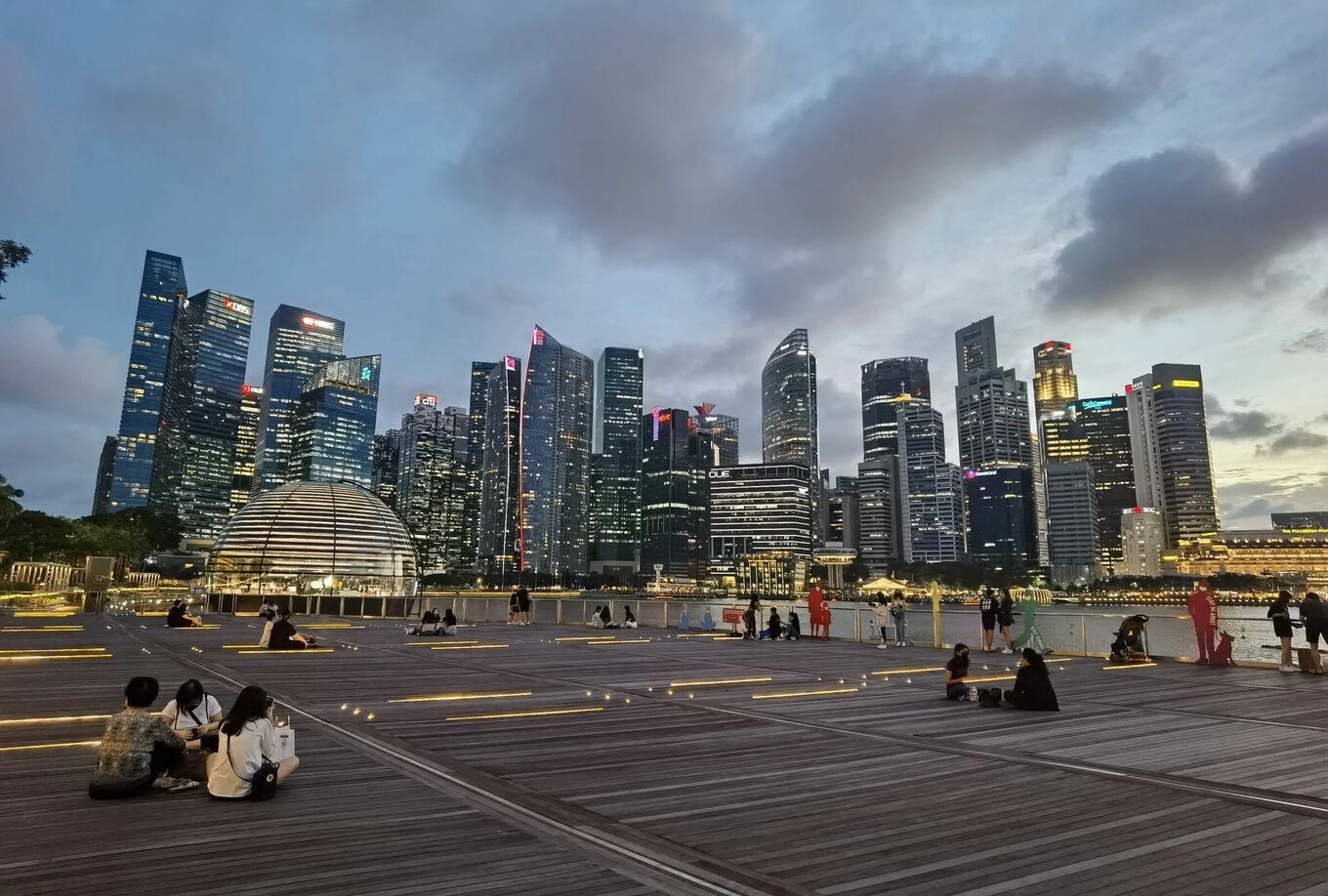 Stunning Singapore skyline with iconic Marina Bay Sands at dusk, capturing vibrant city life, Singapore. Photo by pexels