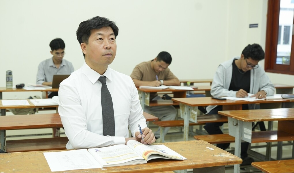 Choi Chang Young attends a Vietnamese language class at Ho Chi Minh City Open University in October. Photo courtesy of the university