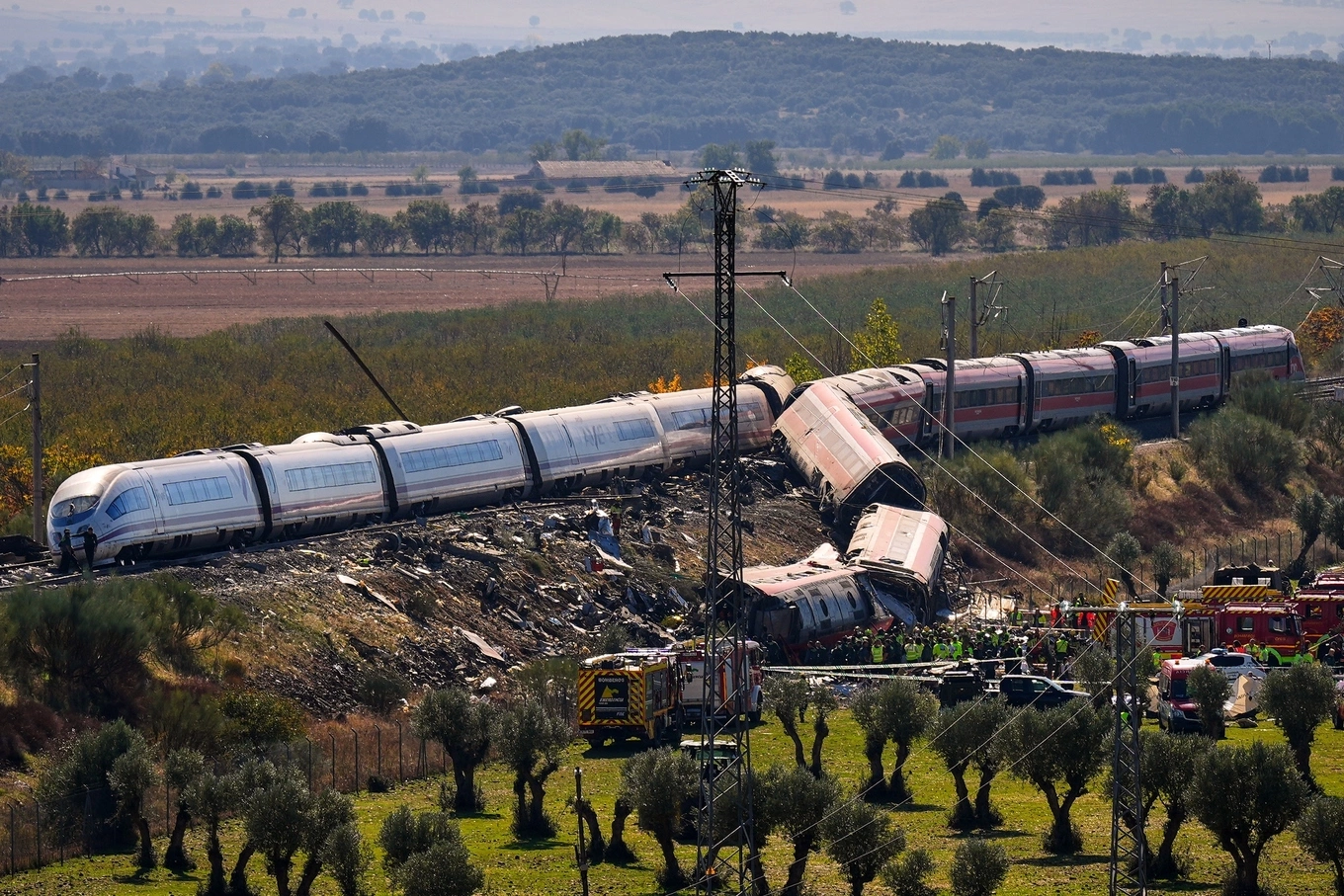 Emergency services work at the site of a train crash between two high-speed units, a Renfe AVE train and an Iryo train around 150 km south of Madrid between Urda and Los Yebenes in the province of Toledo, on October 28, 2026. Photo by AFP